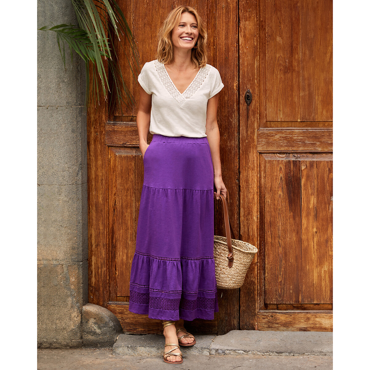ANNE WEYBURN<br>Camiseta com decote em V, mangas curtas e detalhe em macramê