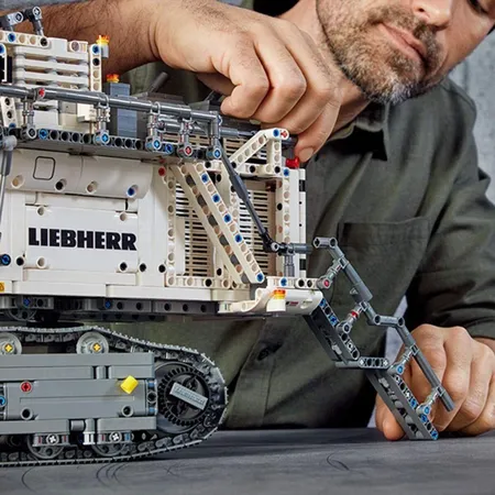 LEGO® Technic 42100 Liebherr Bagger R9800