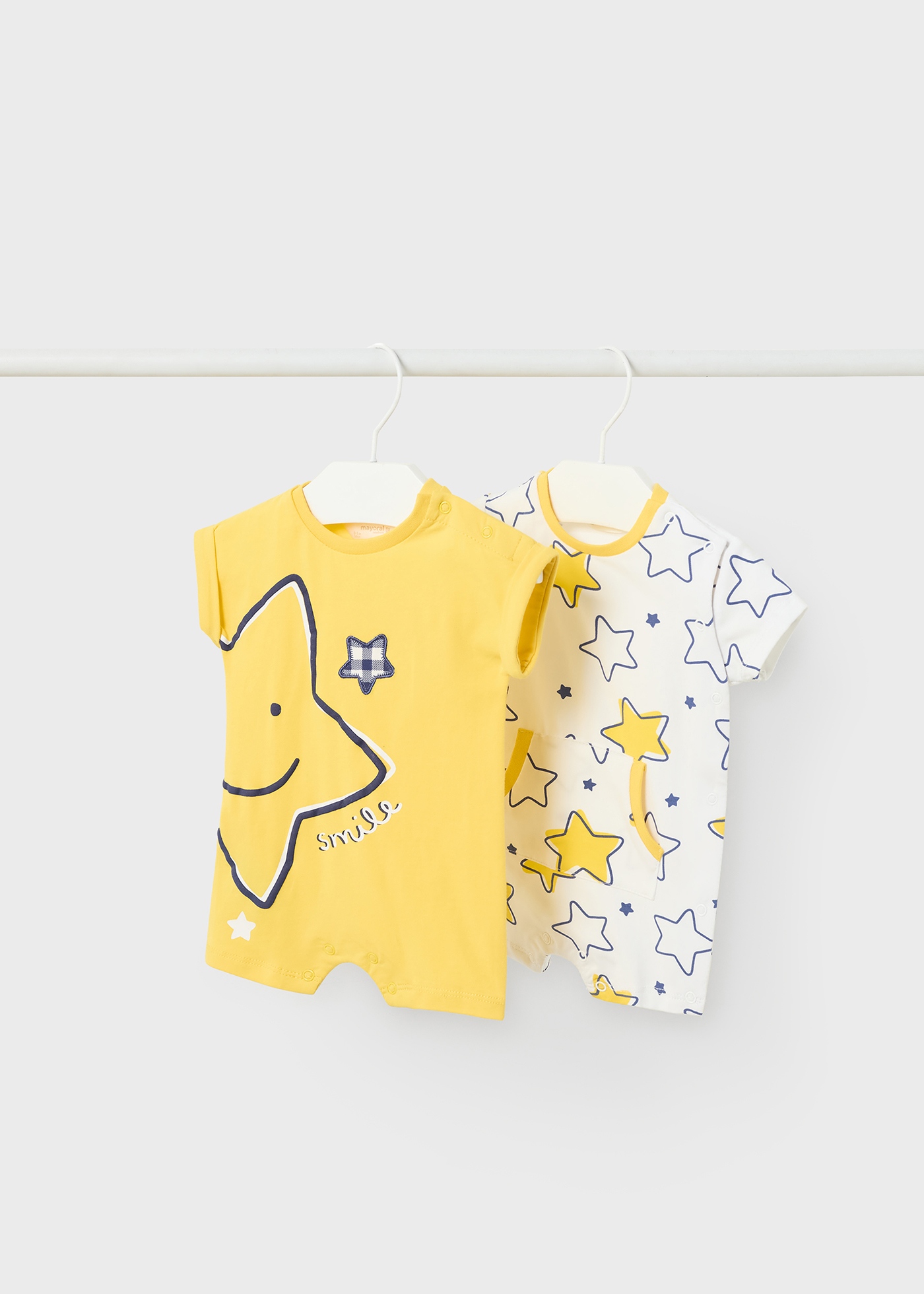 Conjunto de 2 pijamas curtos de algodão sustentável para recém-nascidos.