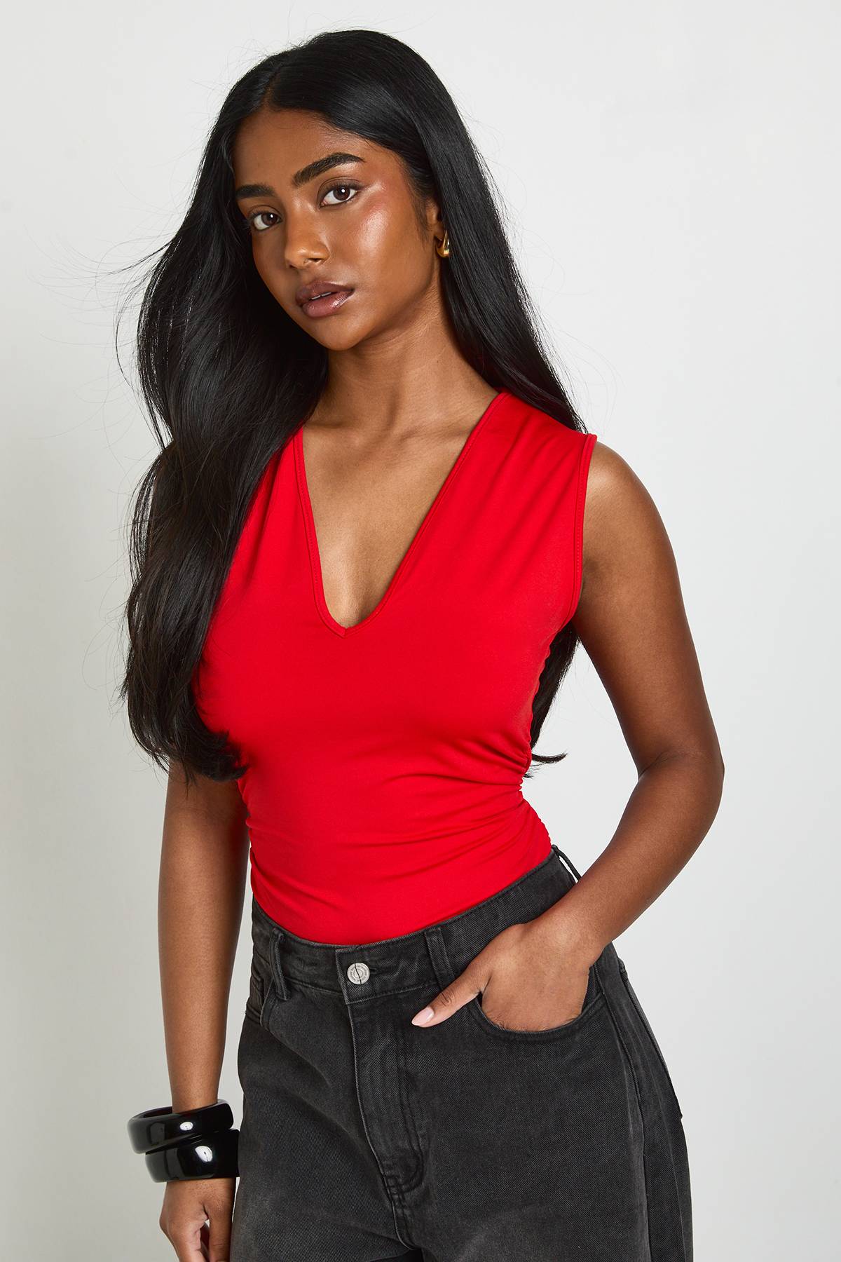 boohoo Body Moulant Mat Froncé À Décolleté Plongeant