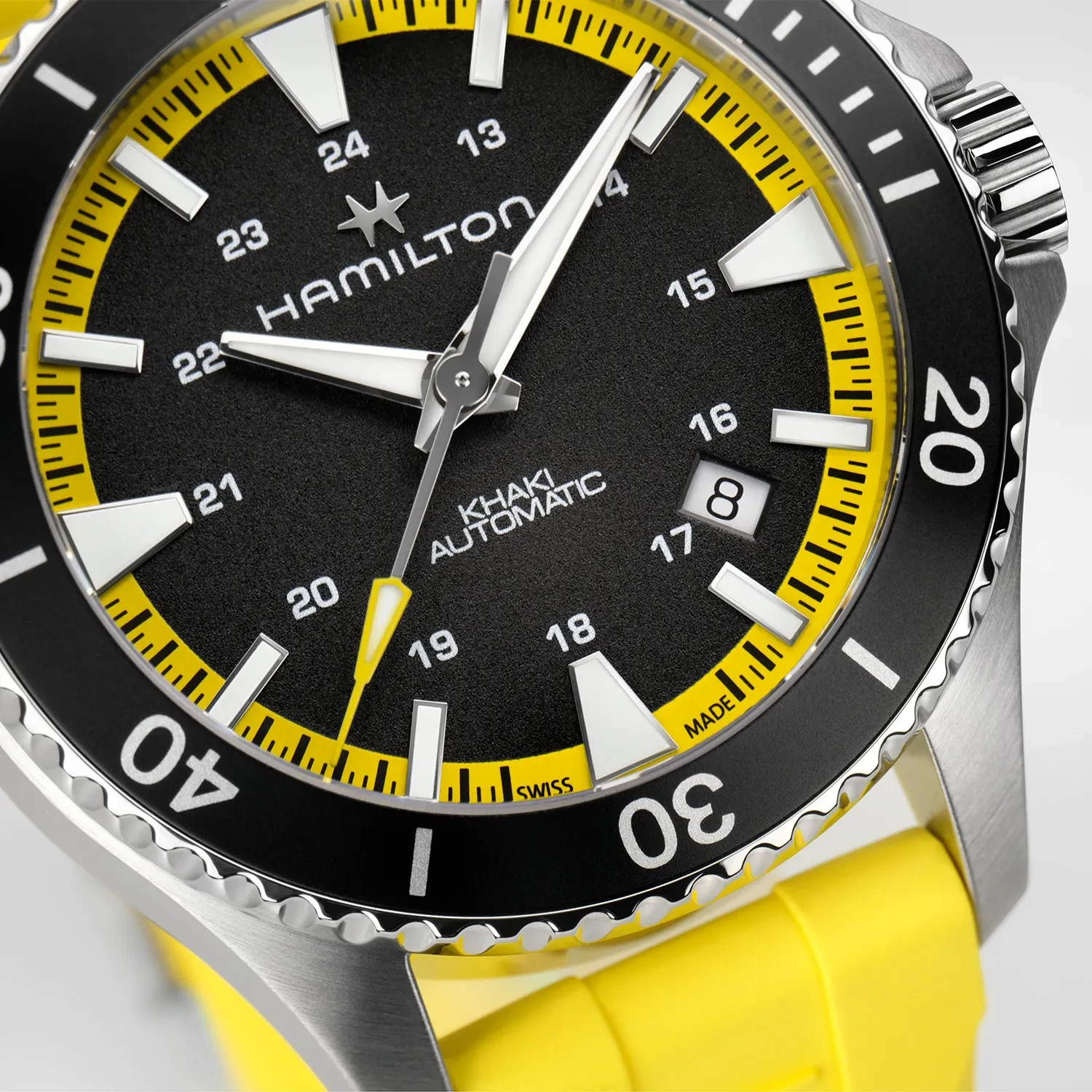 Hamilton Khaki Navy Scuba H82395332
