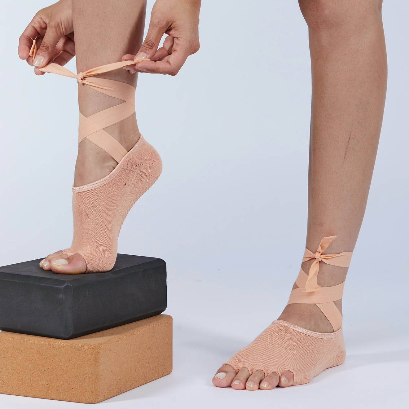 Onamaste Chaussettes de yoga antidérapantes beiges