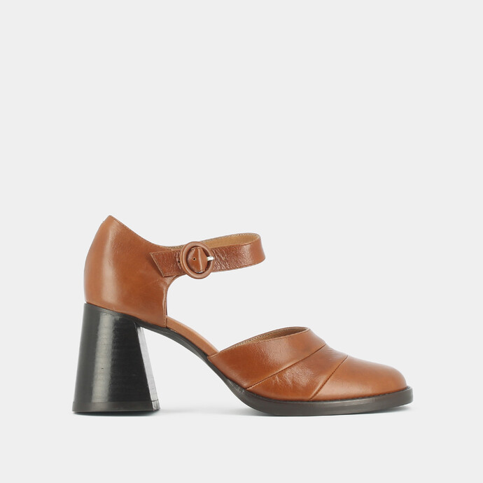 Babies à talons et brides  en cuir cognac clair