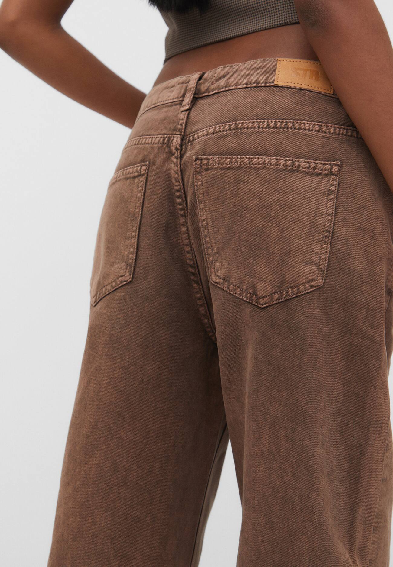 Calça jeans de cintura baixa e pernas largas