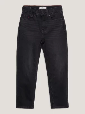 Calça jeans preta de cintura alta e corte afunilado