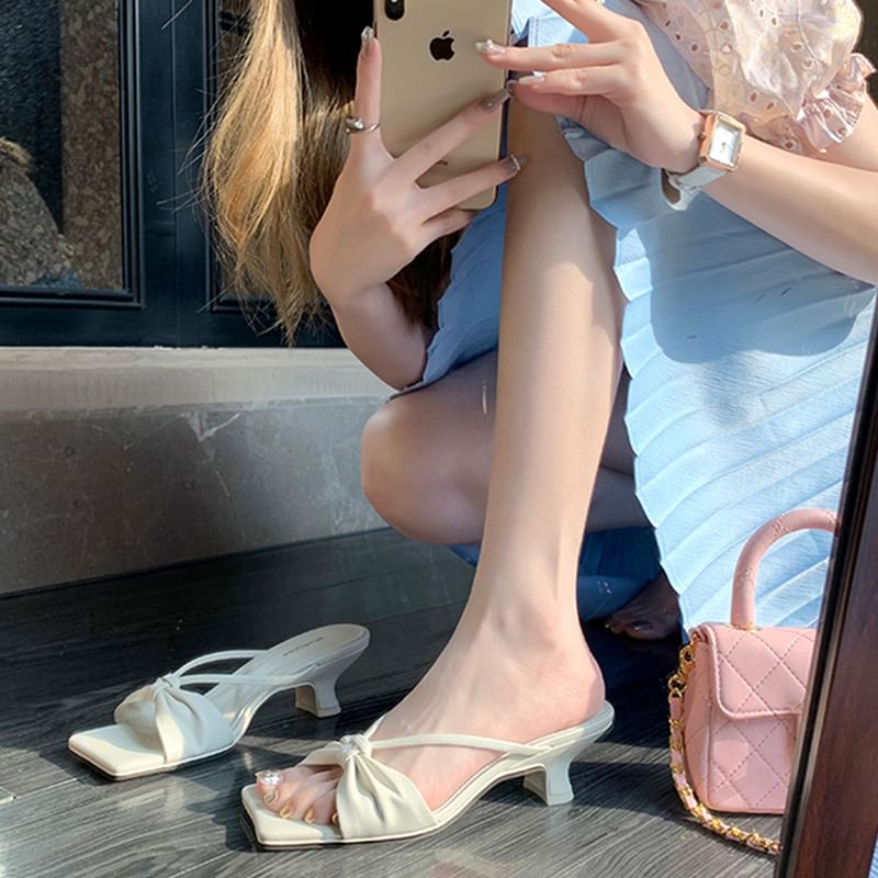 Loryvorn - Sandalen met blokhak en vierkante neus en gedraaide neus