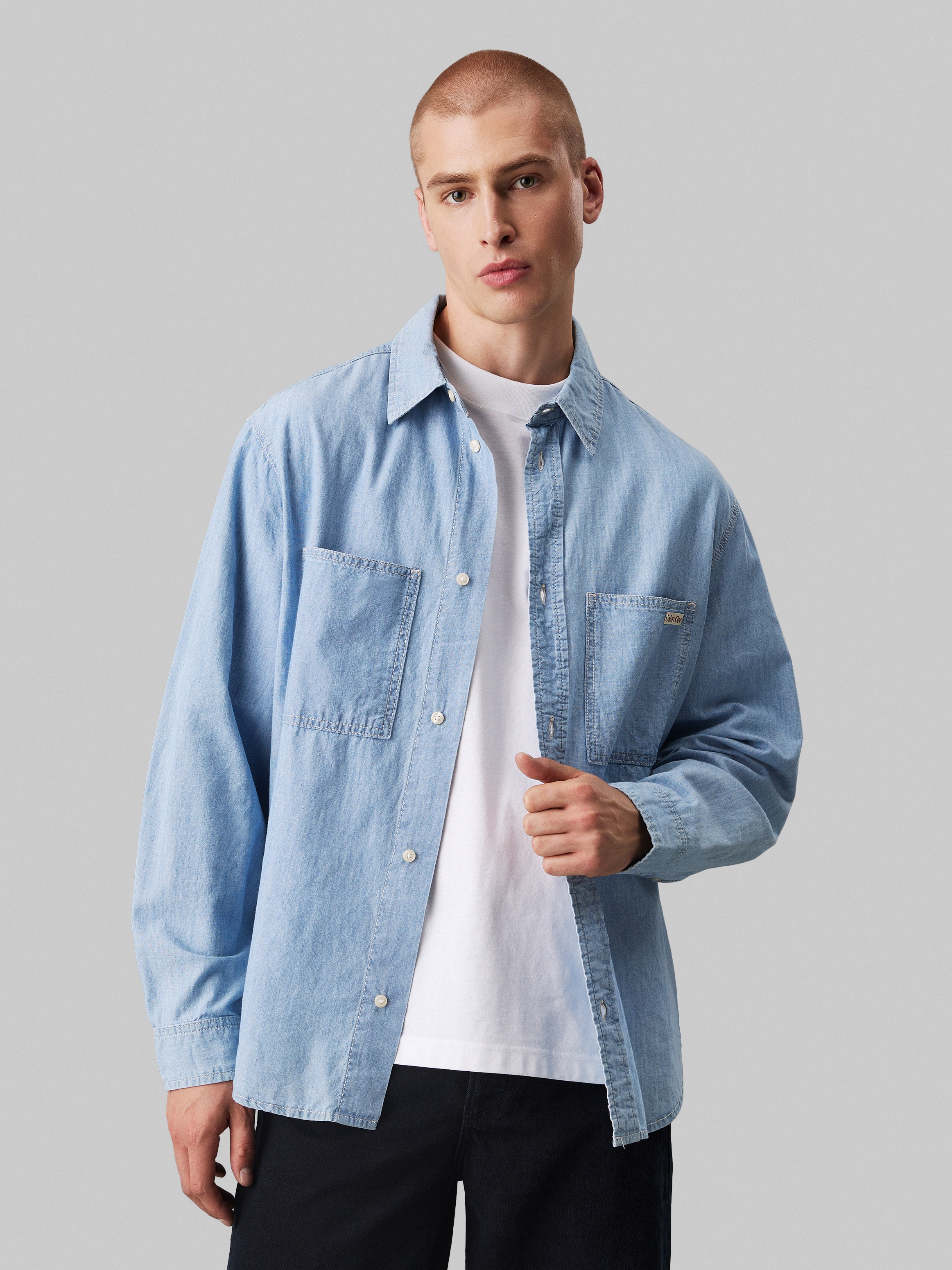 Calvin Klein Jeans Jeanshemd »EASY CHAMBRAY SHIRT« Logodruck, Brusttaschen