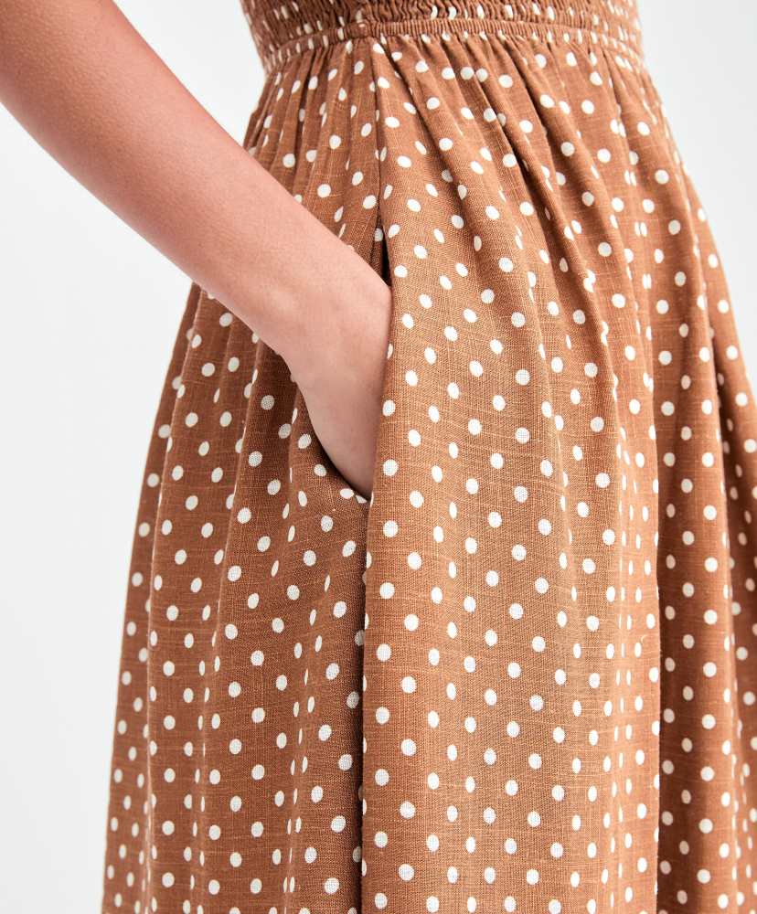 vestido de bolinhas com alças franzidas