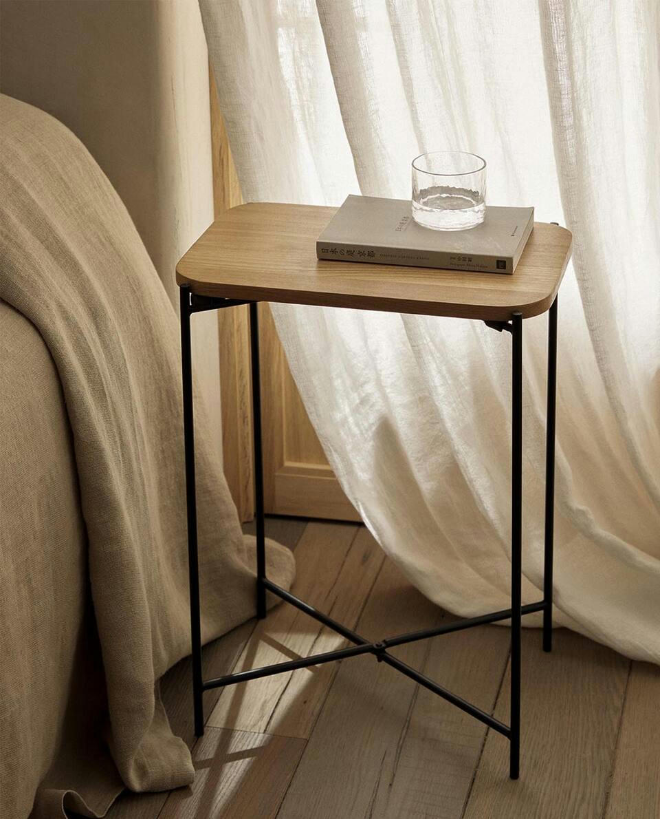 MESA LATERAL DE CARVALHO