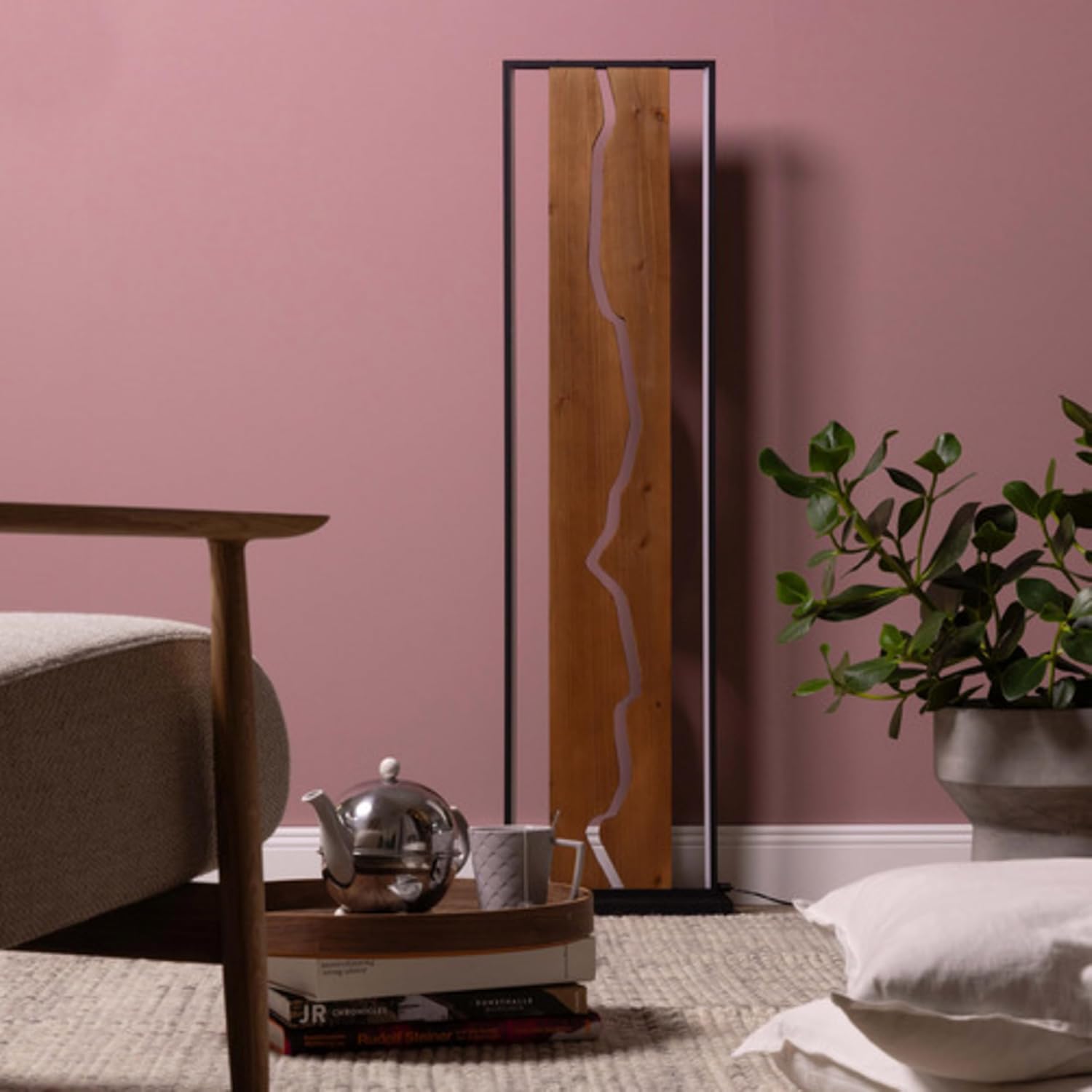 Lightbox LED Stehlampe - Standleuchte mit rustikalem Holzbalken & Fußschalter - Lichtfarbe: 3000 K & Helligkeit: 2300 lm - 120 cm Höhe & 33 cm Länge - aus Aluminium/Metall/Holz in Schwarz/Holz