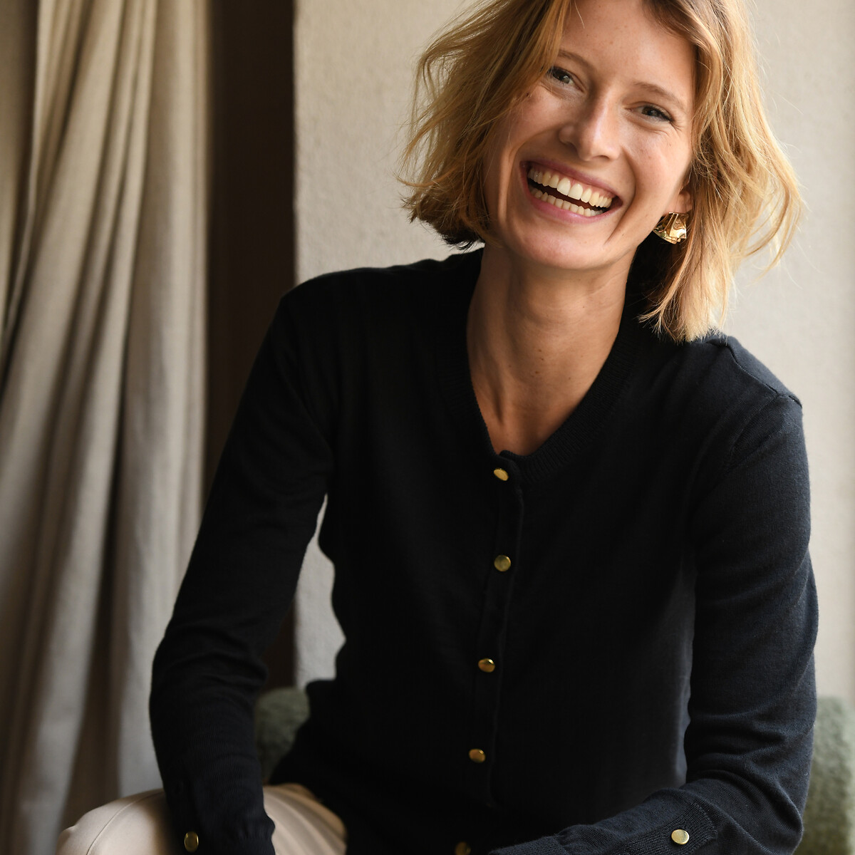 ANNE WEYBURN<br>Cardigã de gola redonda em malha fina, lã mista