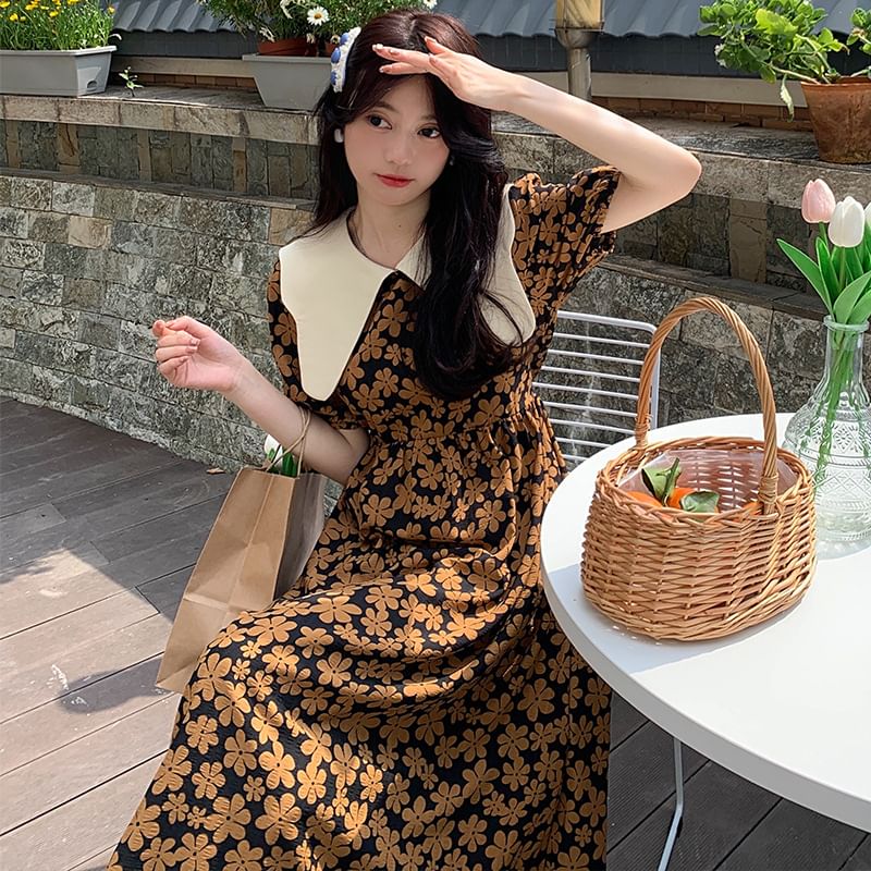 Sienne - Midi-jurk met pofmouwen, Peter Pan-kraag, bloemenprint en strikceintuur