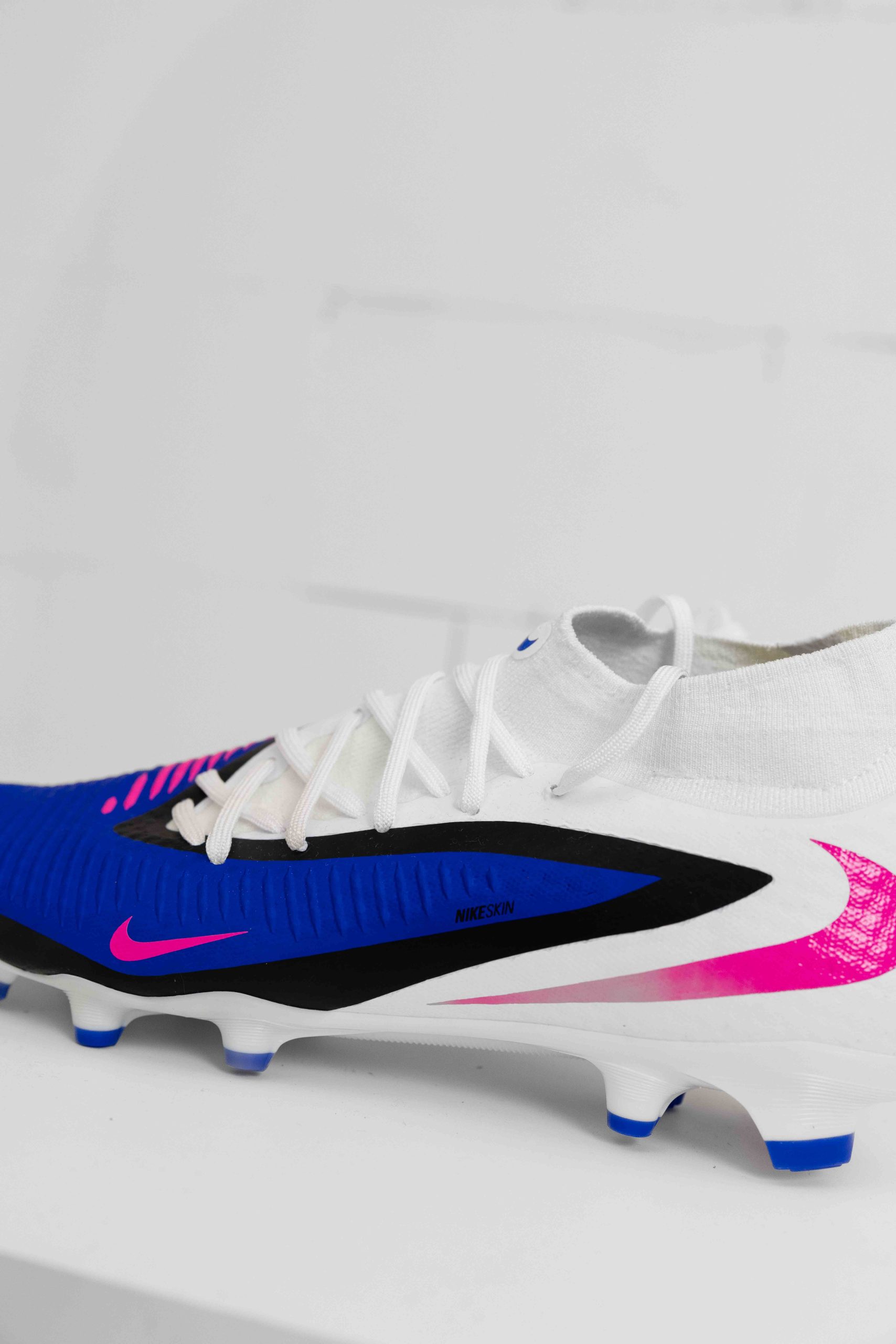 Nike Phantom 6 High Academy Voetbalschoenen Senior Blauw/Zwart/Wit/Roze