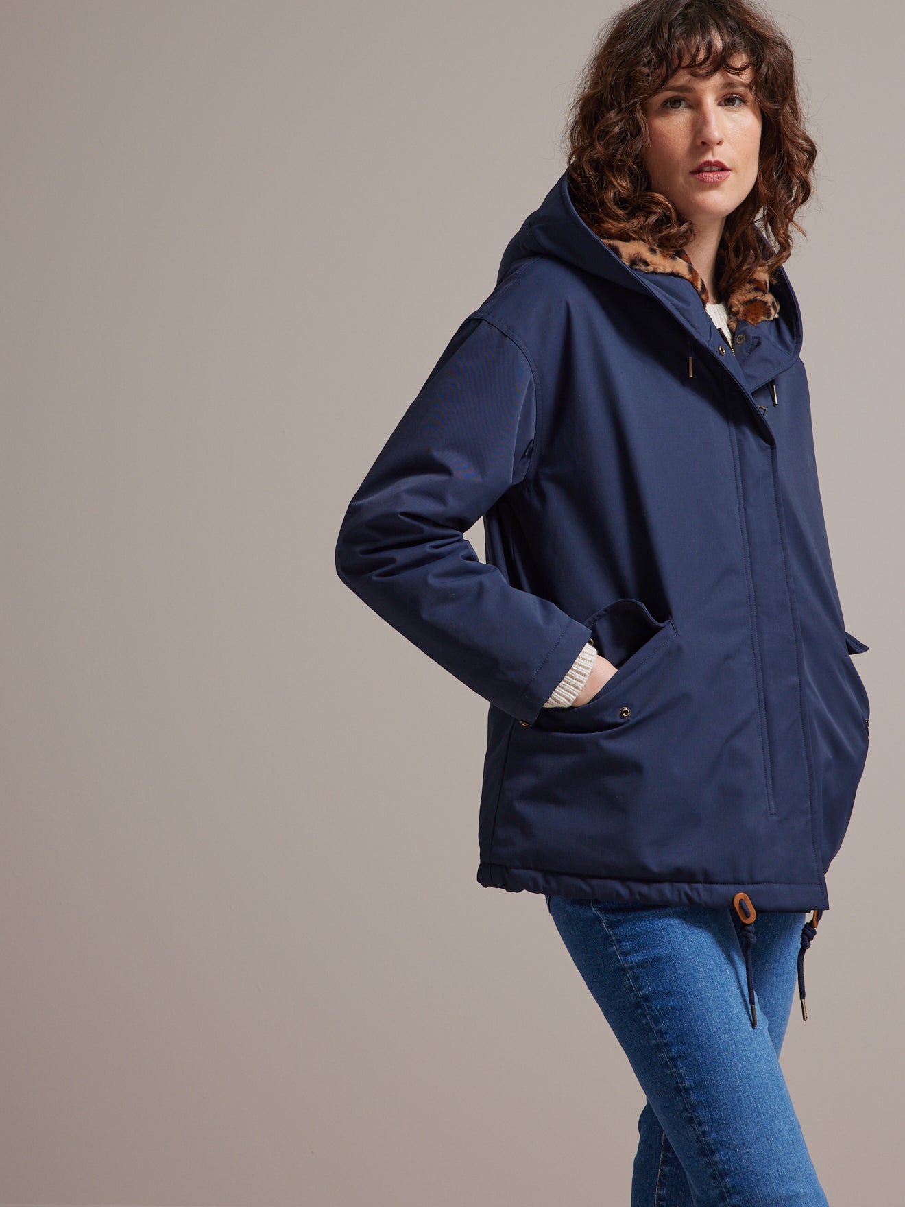 Parka courte fourrée imprimé léopard femme