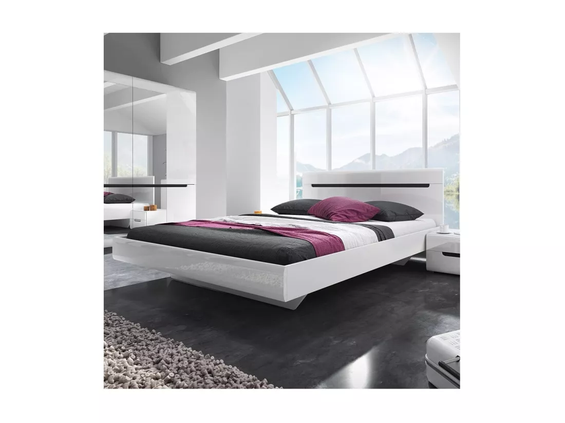 Chambre à coucher LUCIA : Armoire 4 portes + Lit 180x200 + 2 Chevets. Couleur blanc, style design