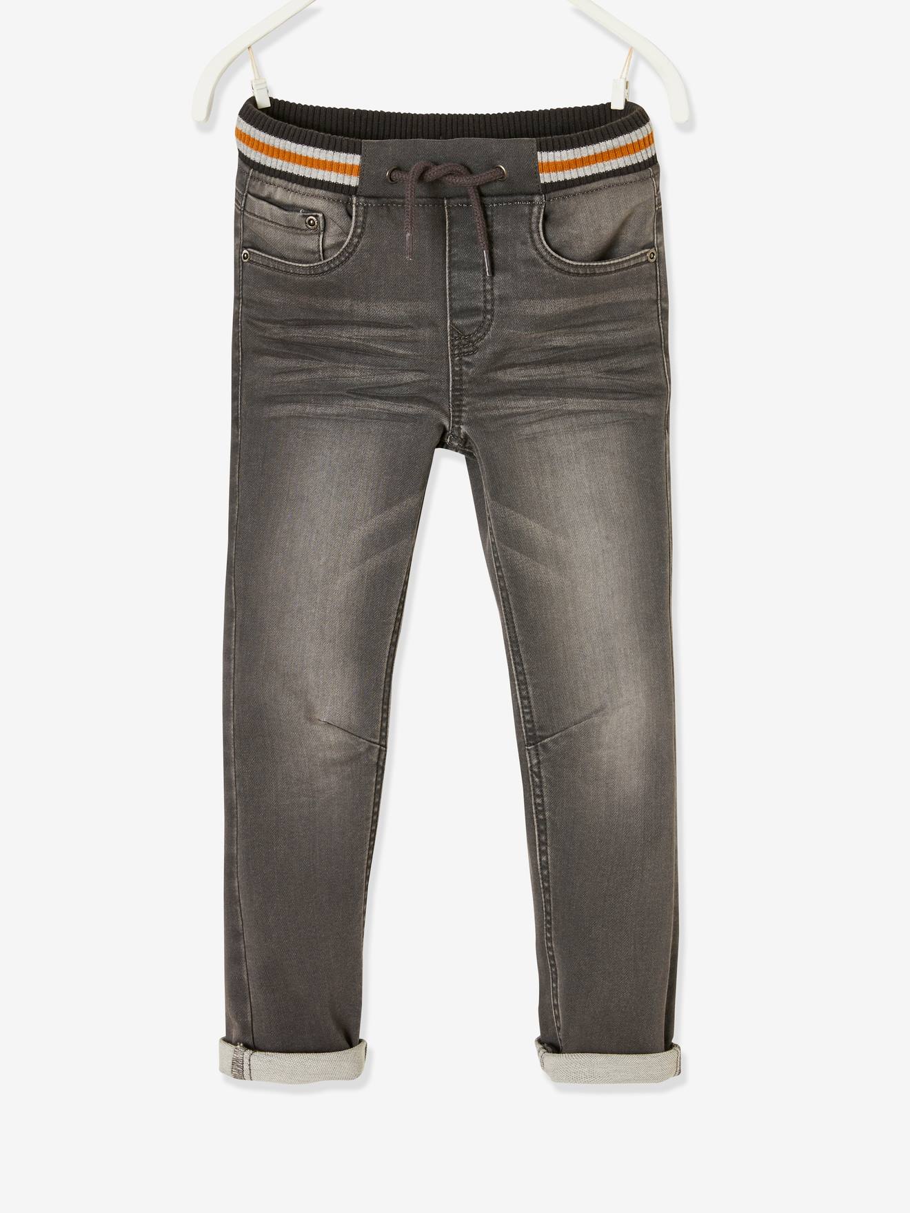 Calças de corte reto para meninos em fleece preto liso com efeito jeans.