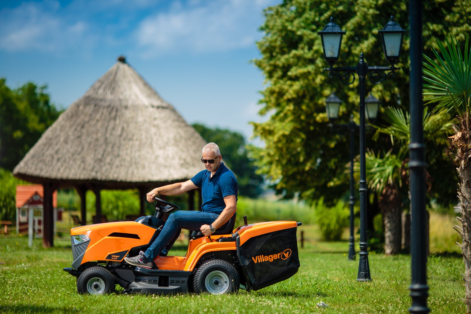 Villager VT 848 zitmaaier met zitmaaier
