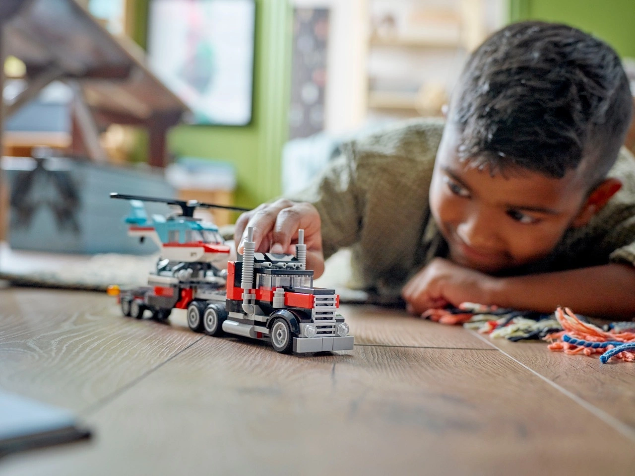 LEGO® Creator 31146 TIEFLADER MIT HUBSCHRAUBER