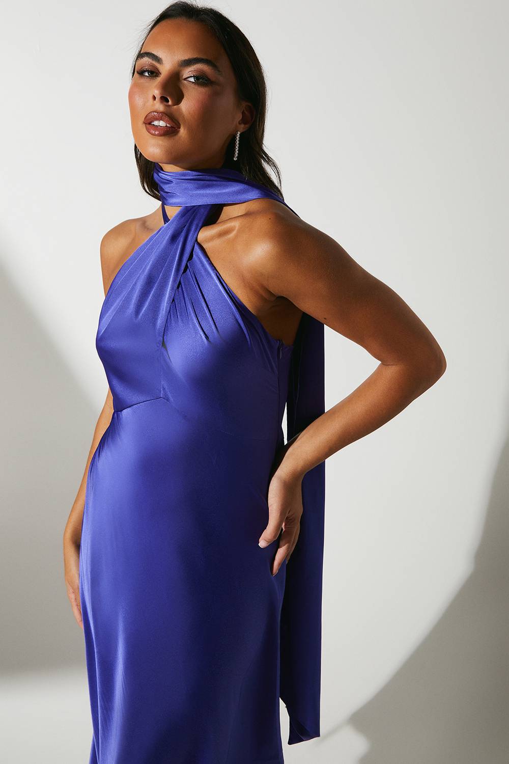 Coast Robe Midi Satinée à Col Noué et Devant Croisé pour Invitée de Mariage