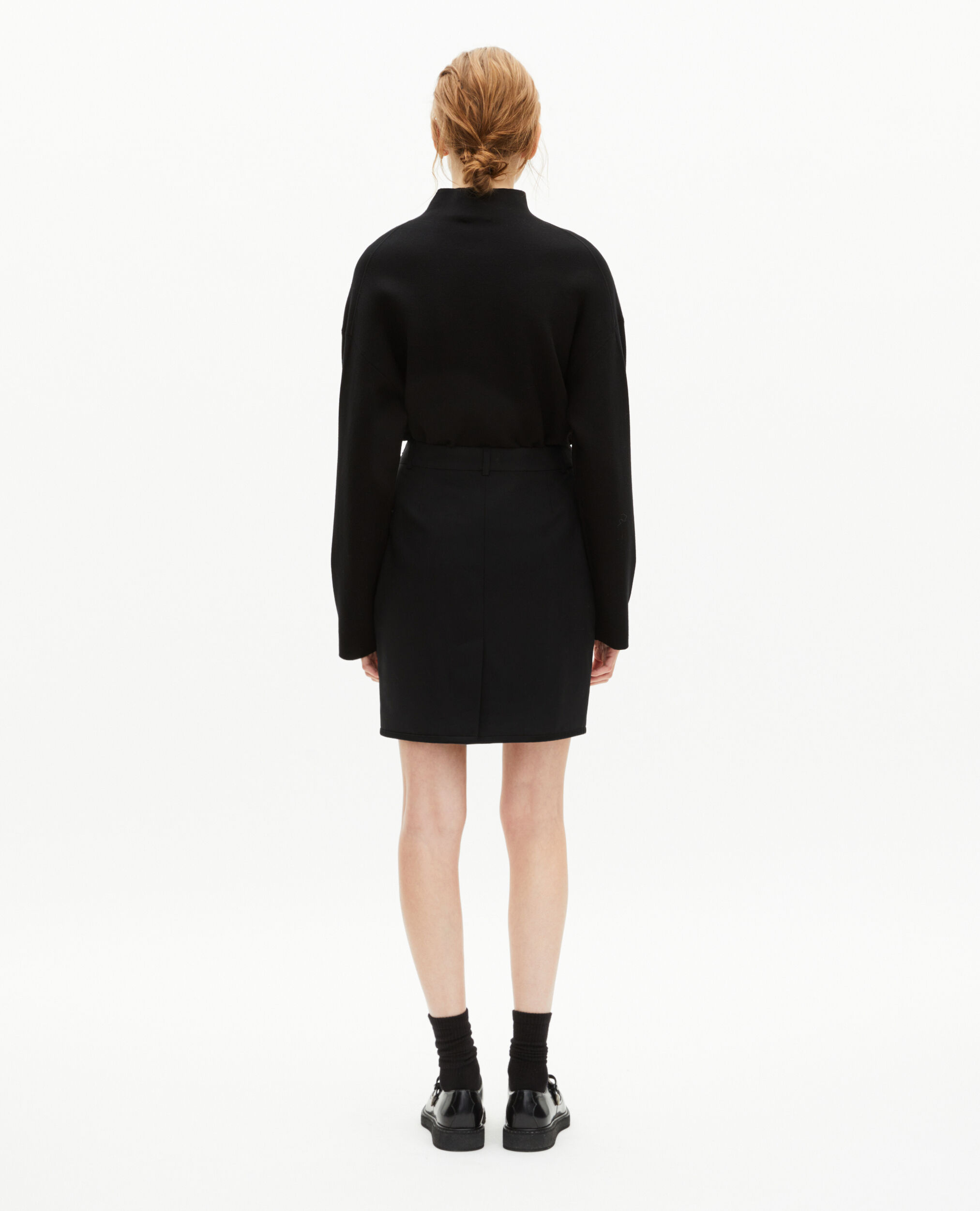 Jupe courte avec bords satin noire