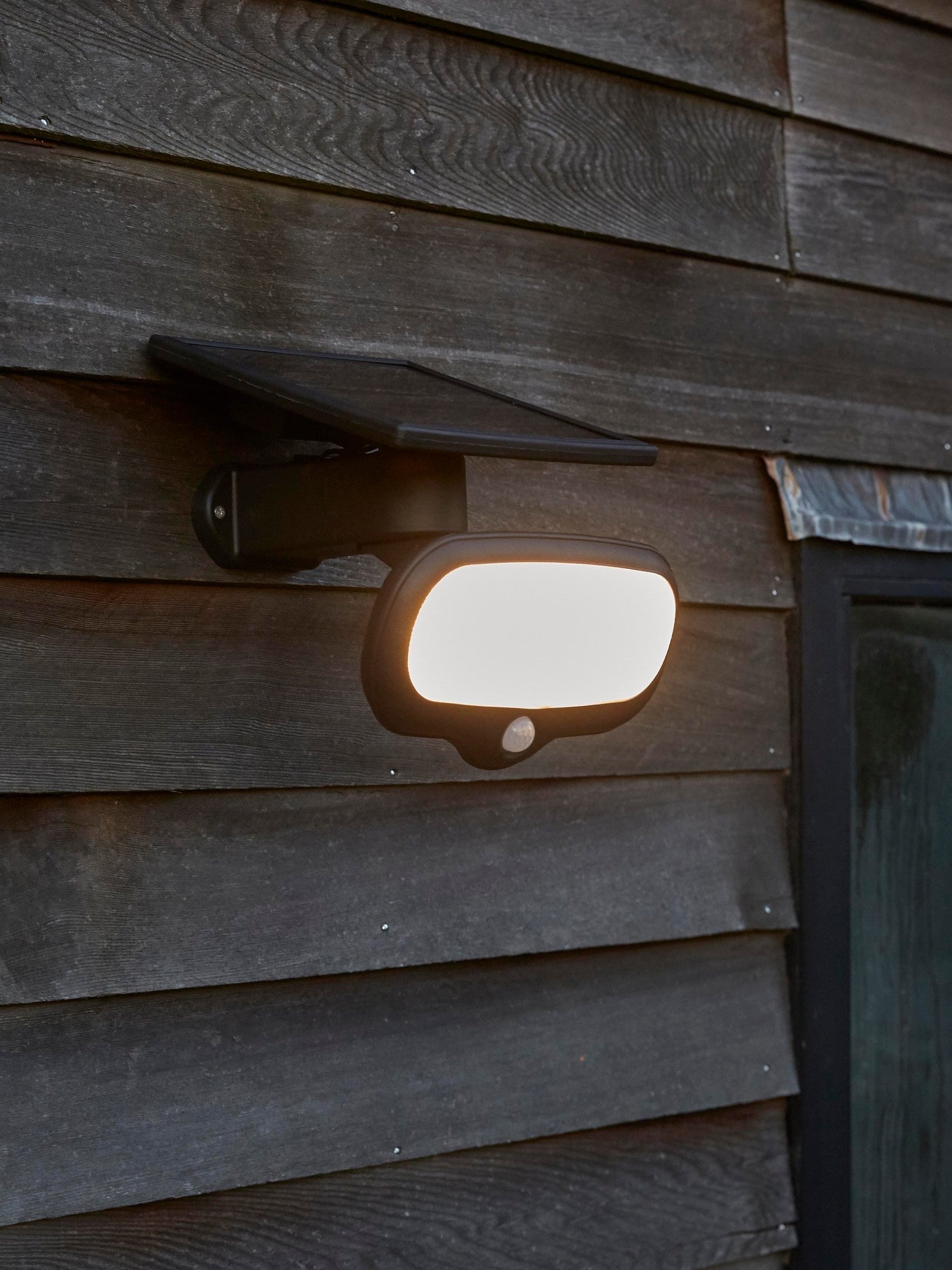 Luxform Lighting solar wandlamp Montevideo Solar zwart 25 x 19 x 26 cm
