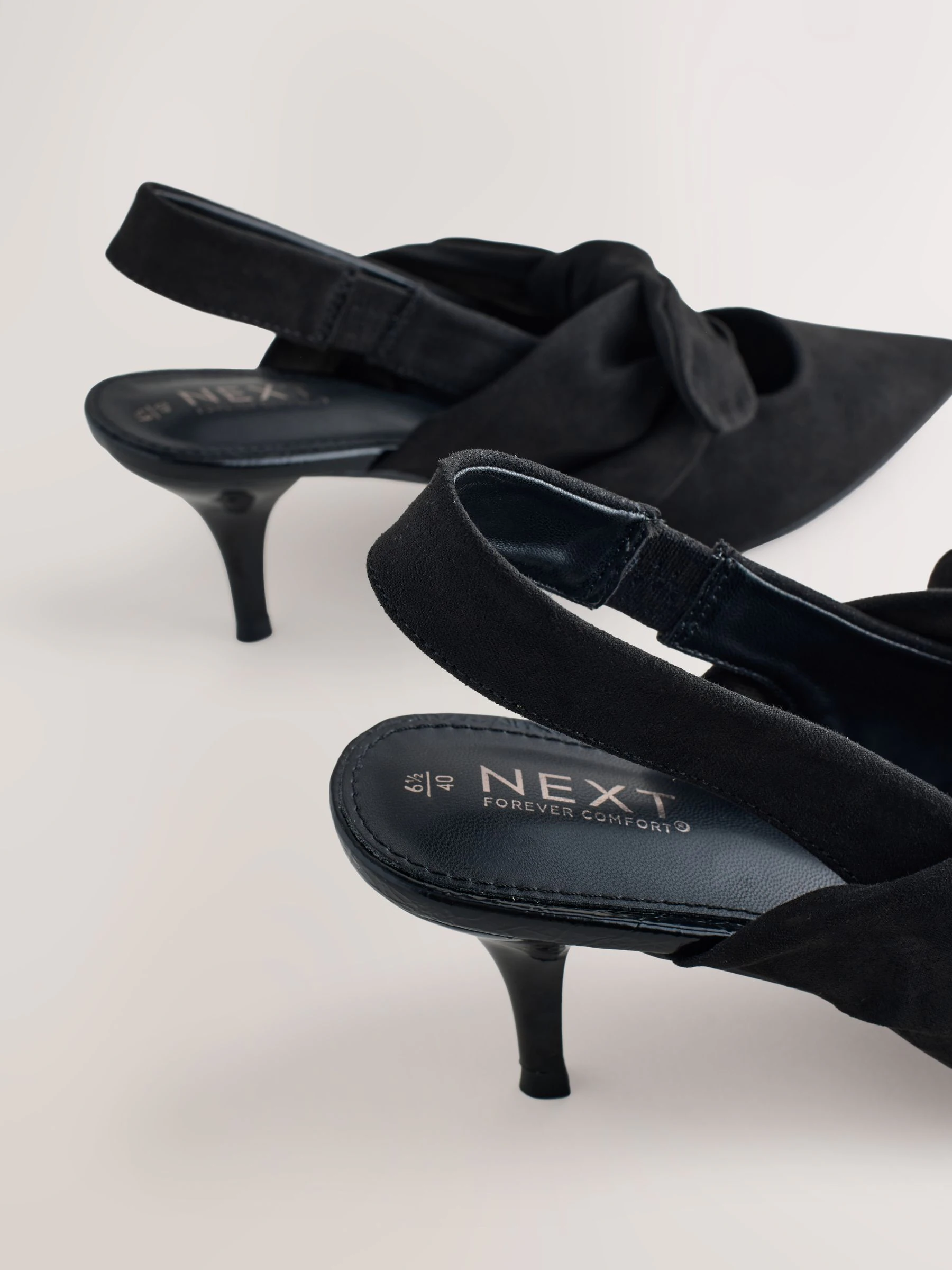 Zwart imitatiesuède - Forever Comfort® schoenen met strik, hielbandje en spitse neus