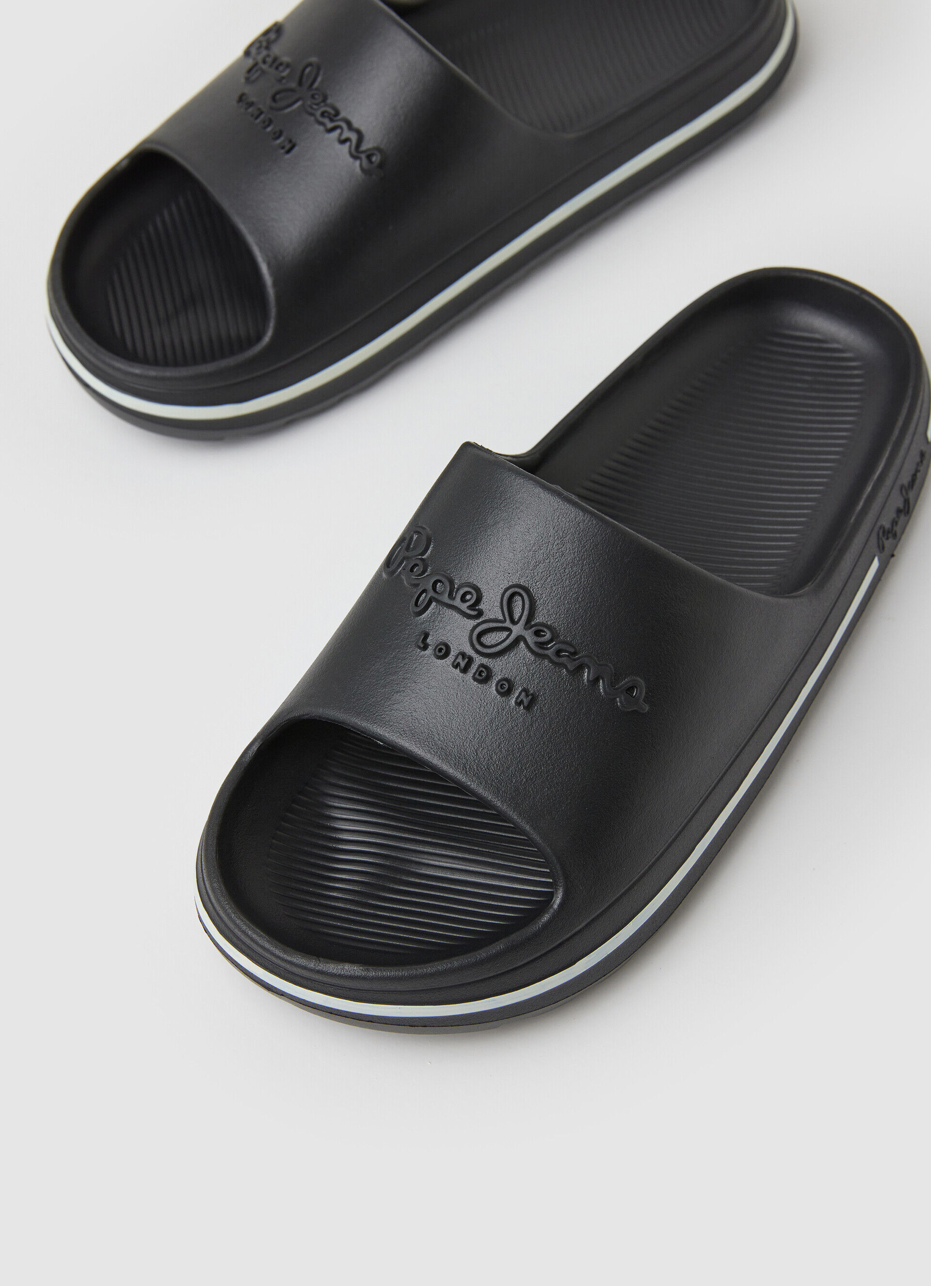 Chinelo de praia estilo slide - preto
