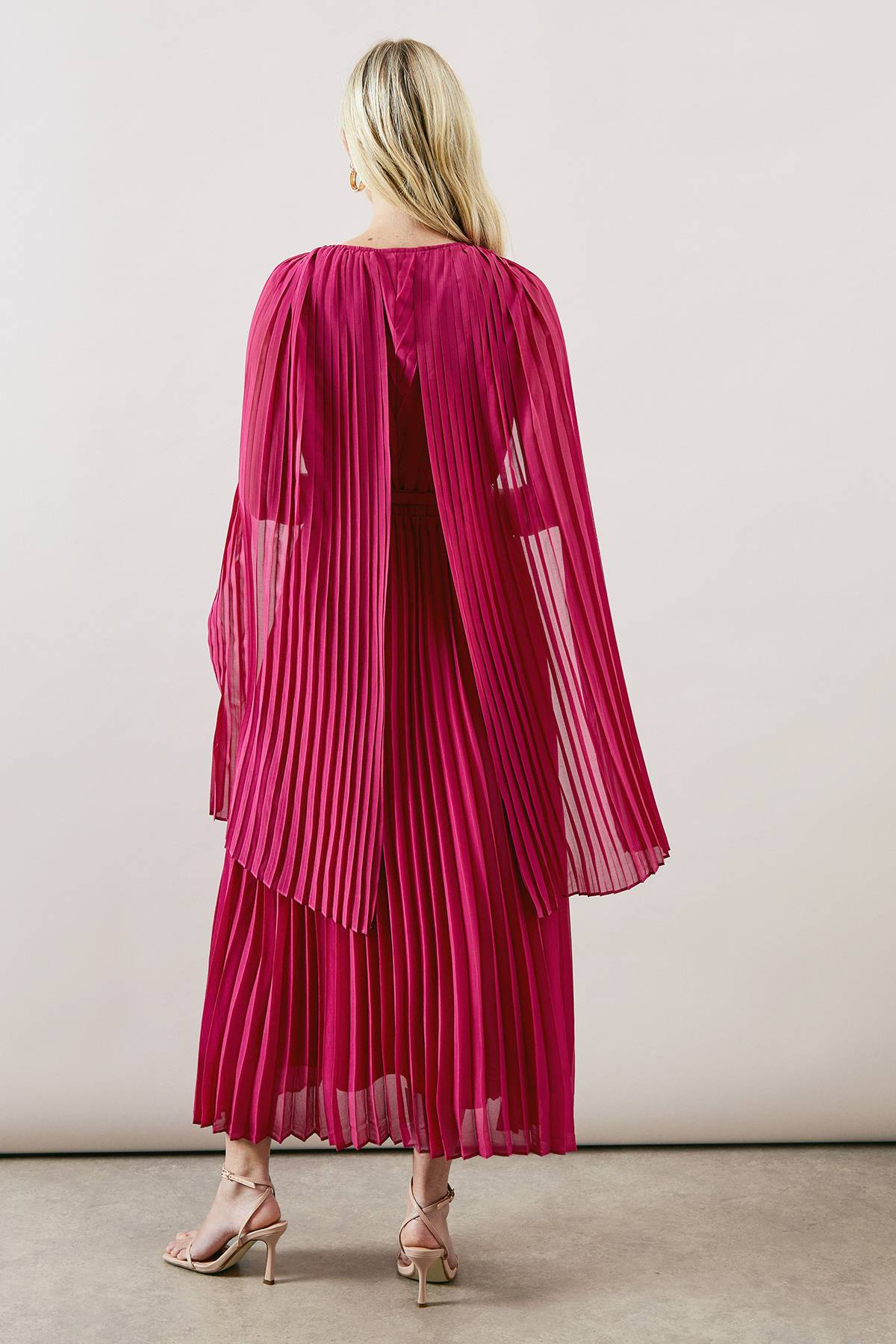 Wallis Robe Midi Plissée à Cape Petite Occasion