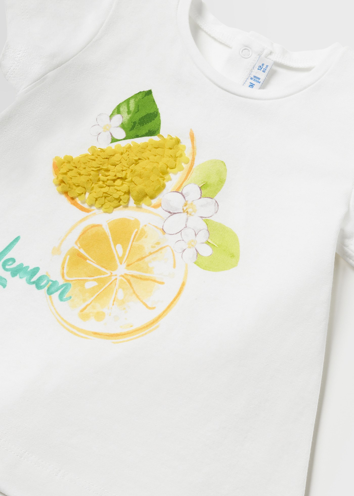 Camiseta infantil com estampa feita em algodão sustentável.