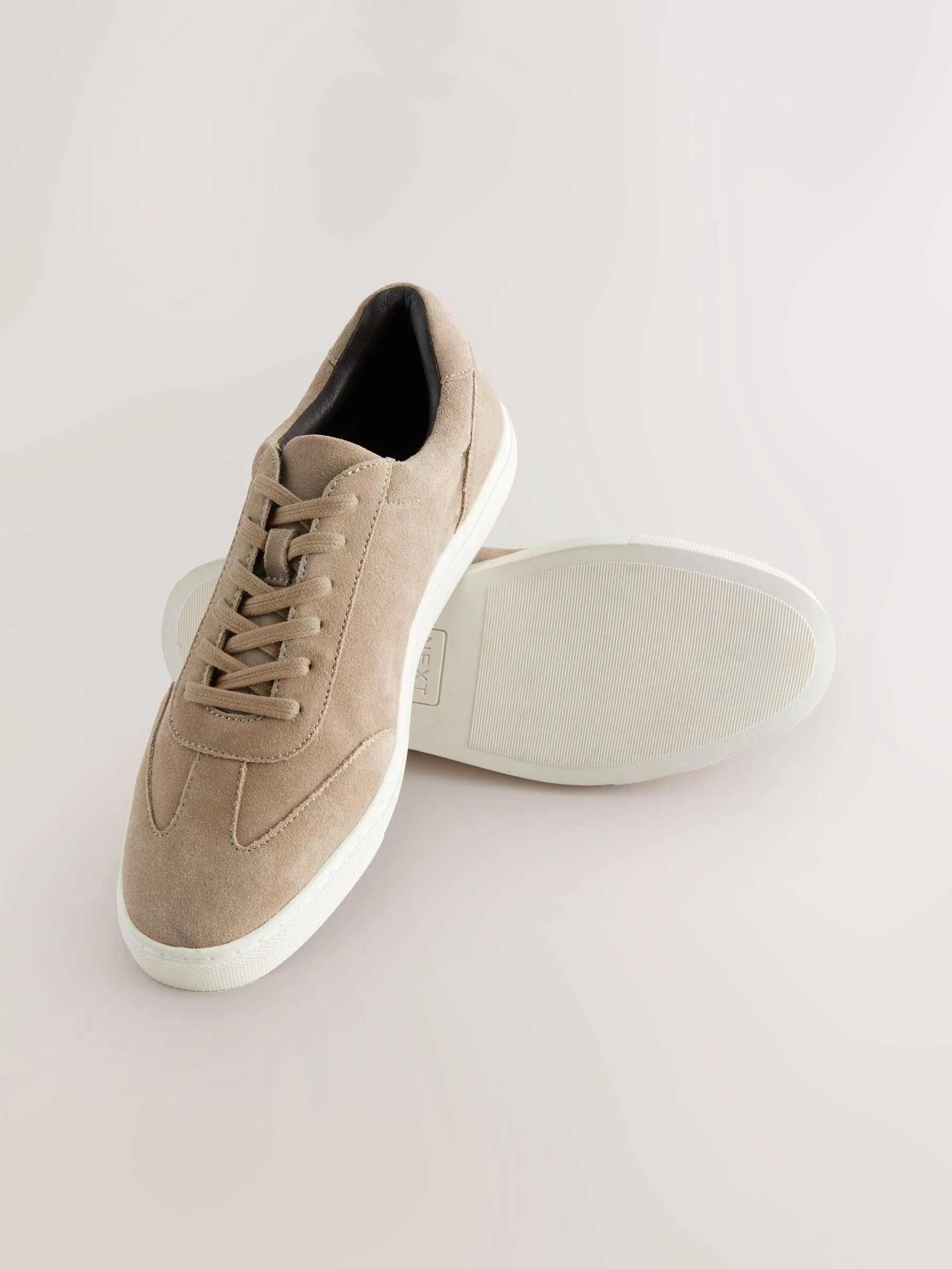 Neutraal - Modieuze suède sneakers