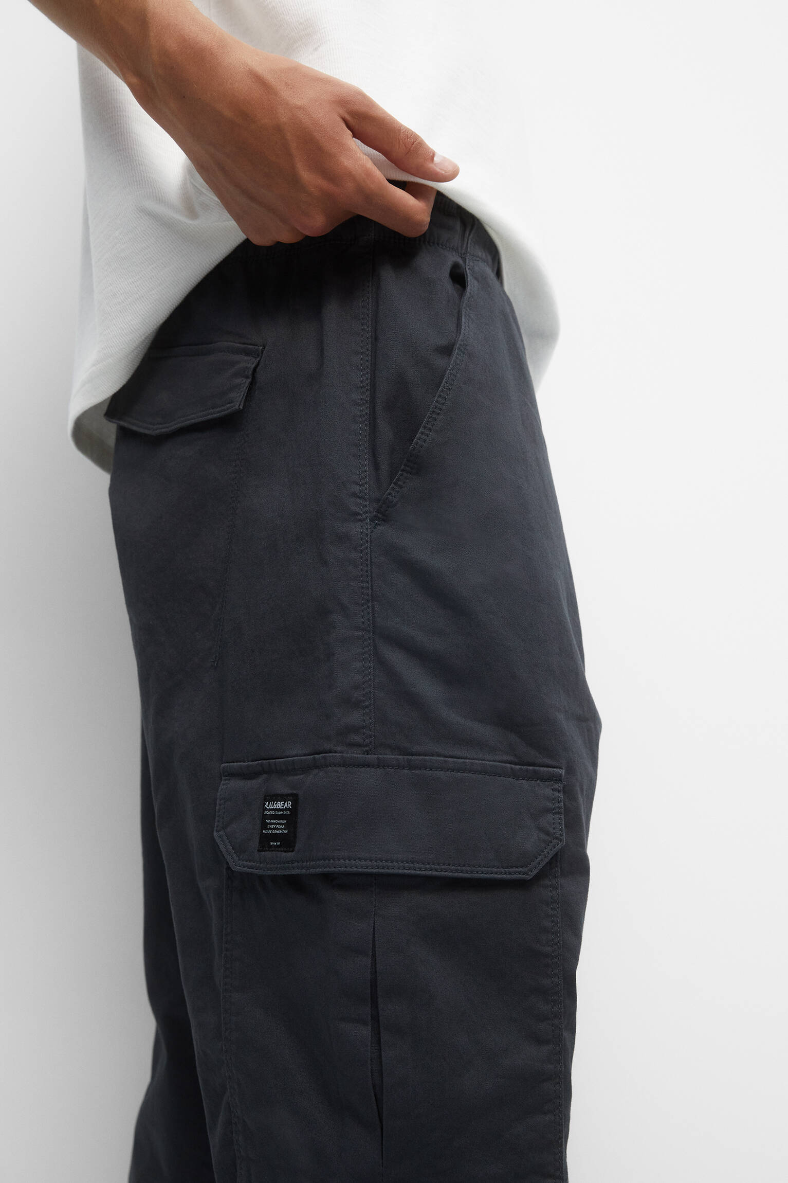 Calça jogger cargo básica - cinza antracite