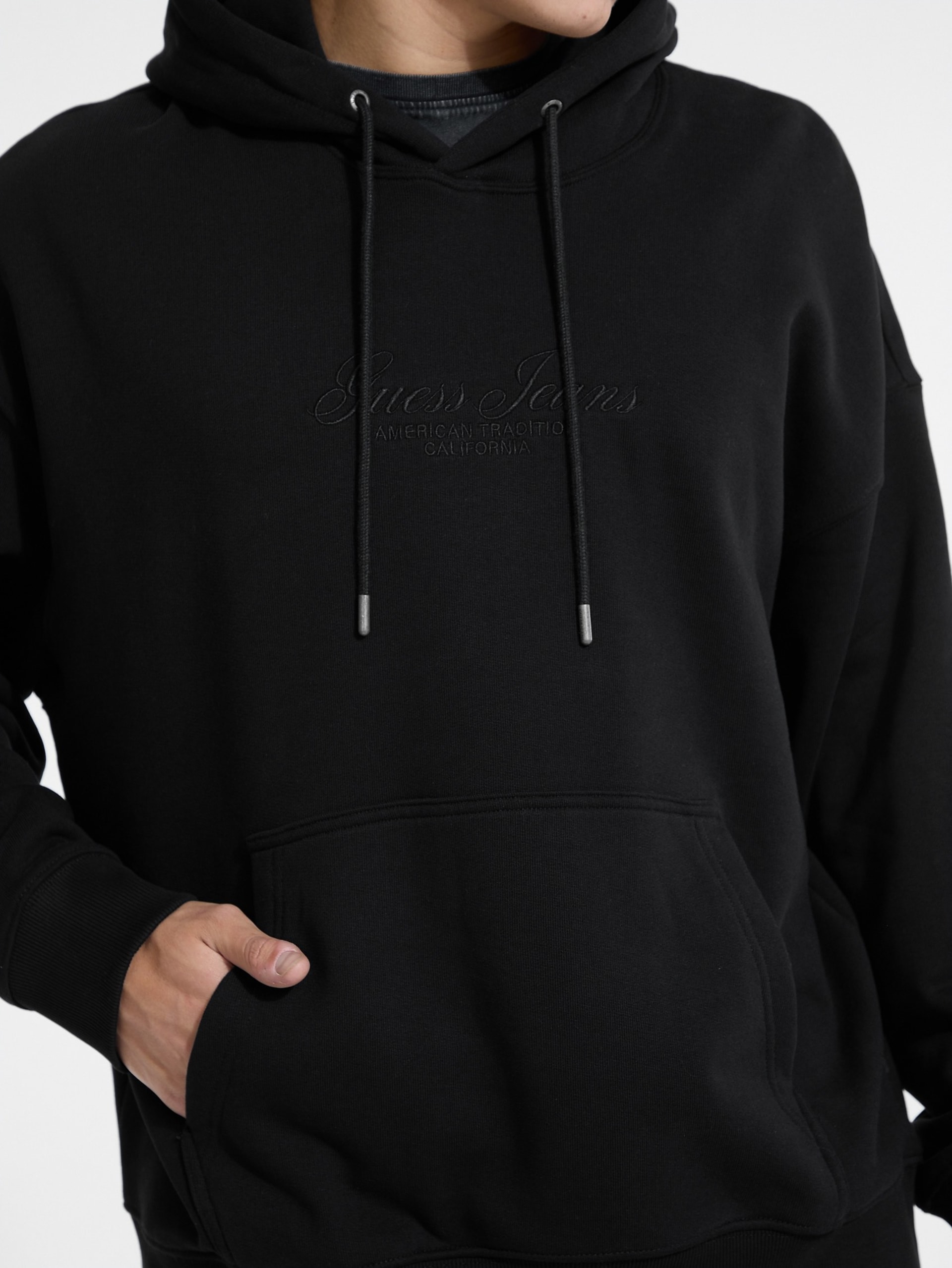 Moletom com Capuz e Logotipo Bordado