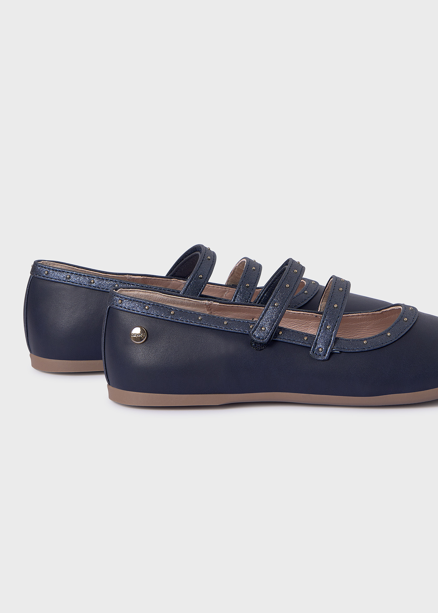 Sapato estilo Mary Jane com palmilha cravejada, em couro sustentável, para meninas.