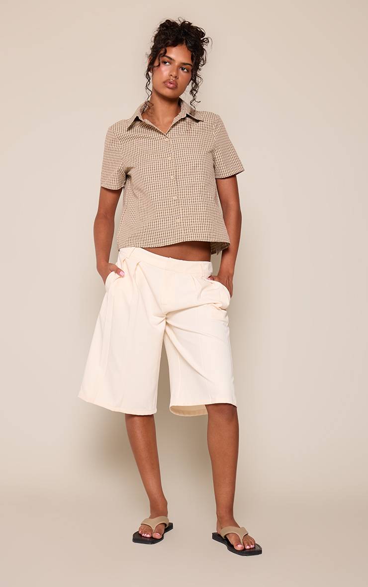 Crème Short Bermuda Tissé À Détails Plissés