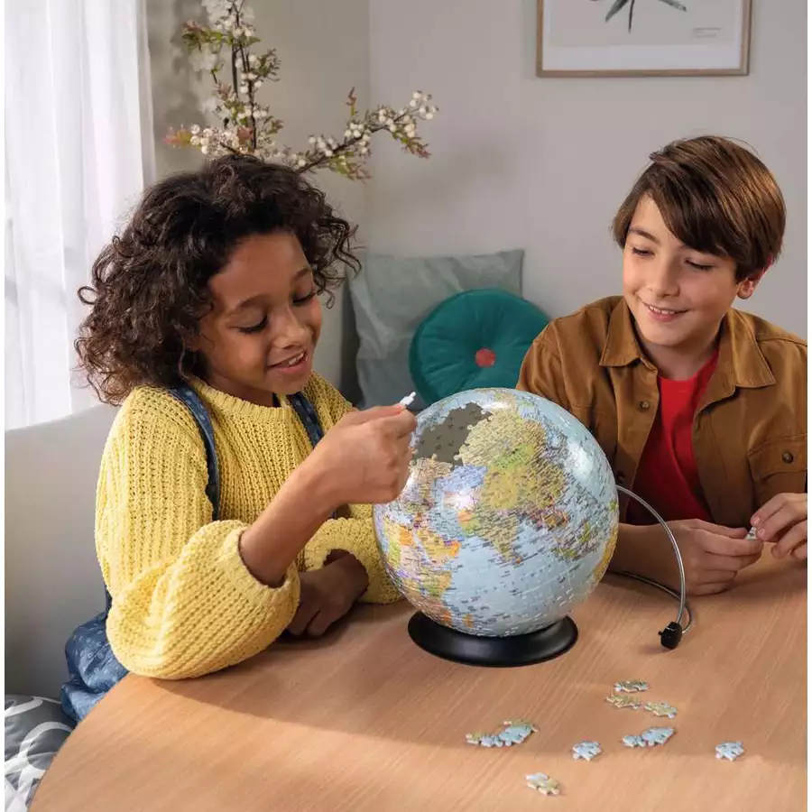 Ravensburger Globus in deutscher Sprache bunt