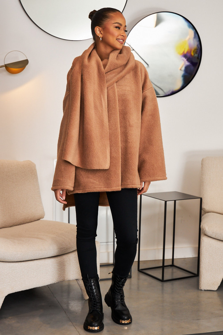Veste texturée camel avec écharpe intégrée