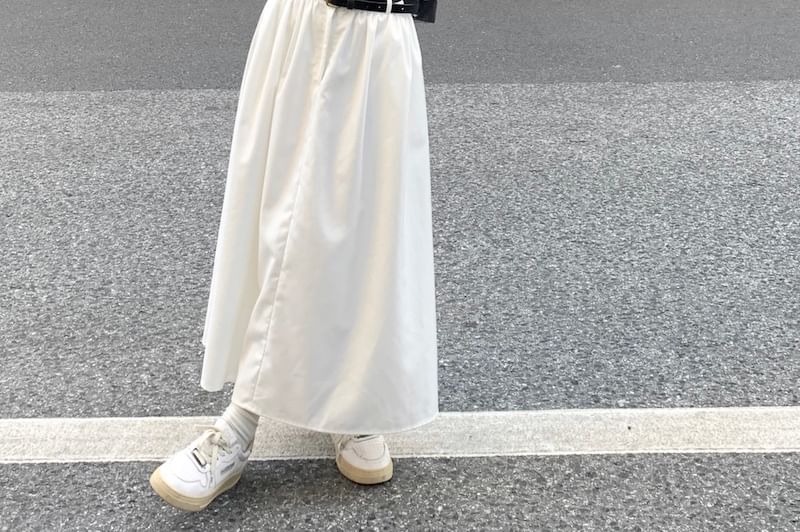 Yupina - Mouwloze, gestreepte, tweekleurige crop top met kraag