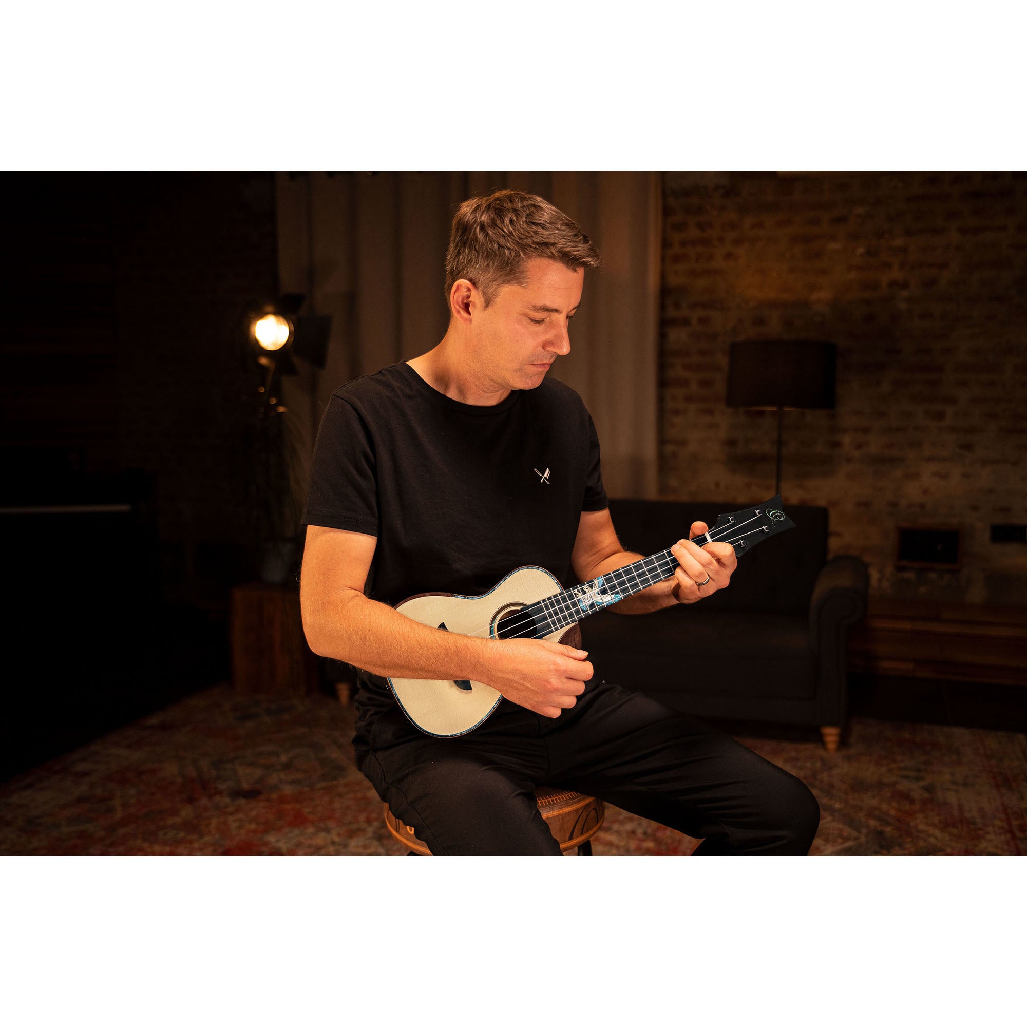 Ortega The Private Room EAGLESUITE-U Concert Ukulele E/A concert ukelele met gigbag