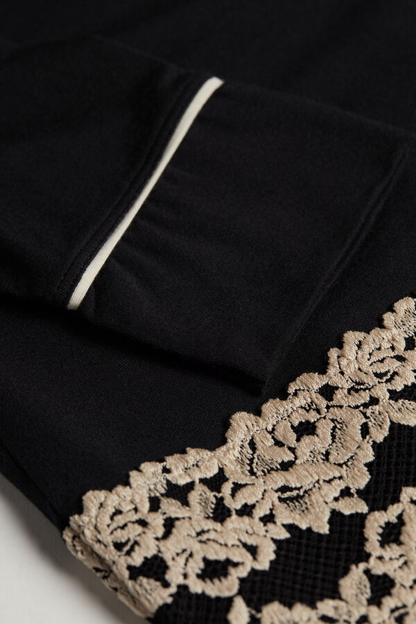 Camiseta Pretty Flowers Modal com Fenda Frontal