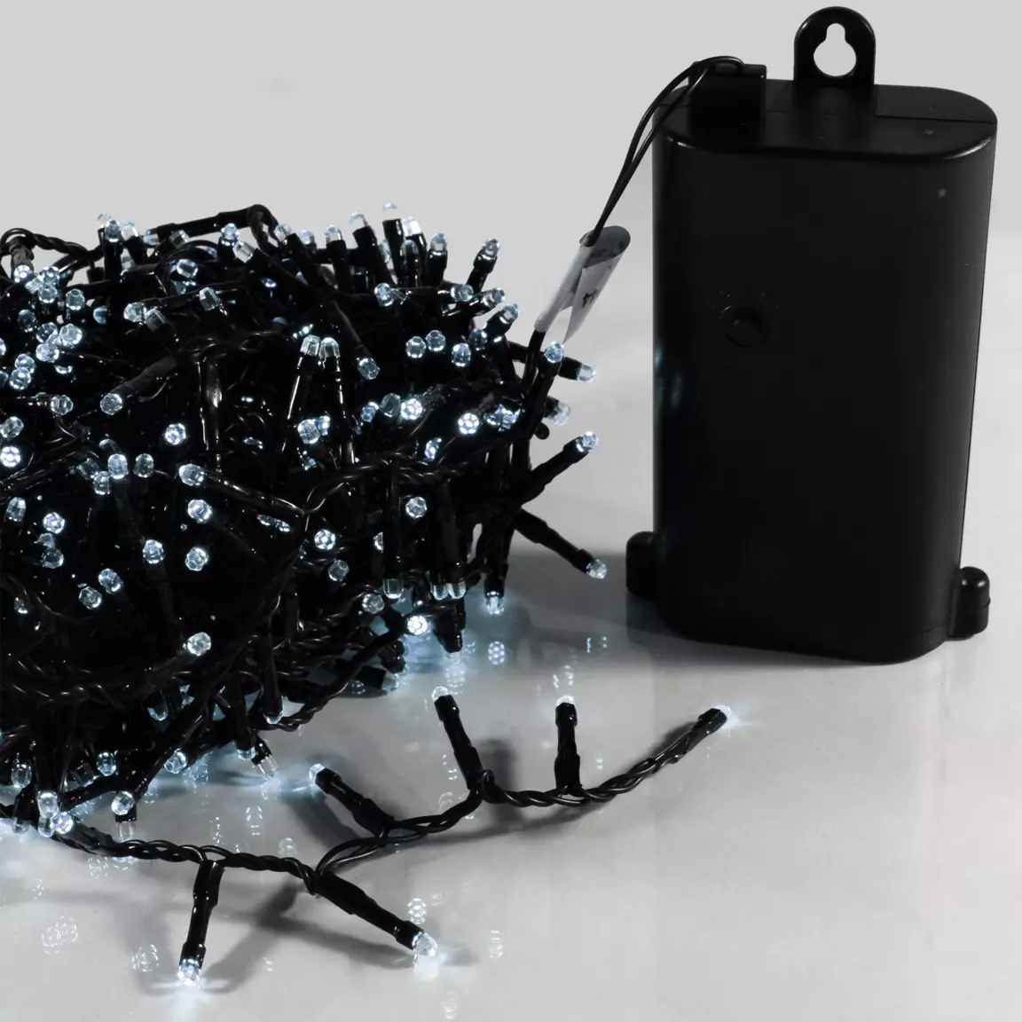 Guirlande lumineuse à piles 14,98 m 600 LED câble noir Durawise Blanc froid