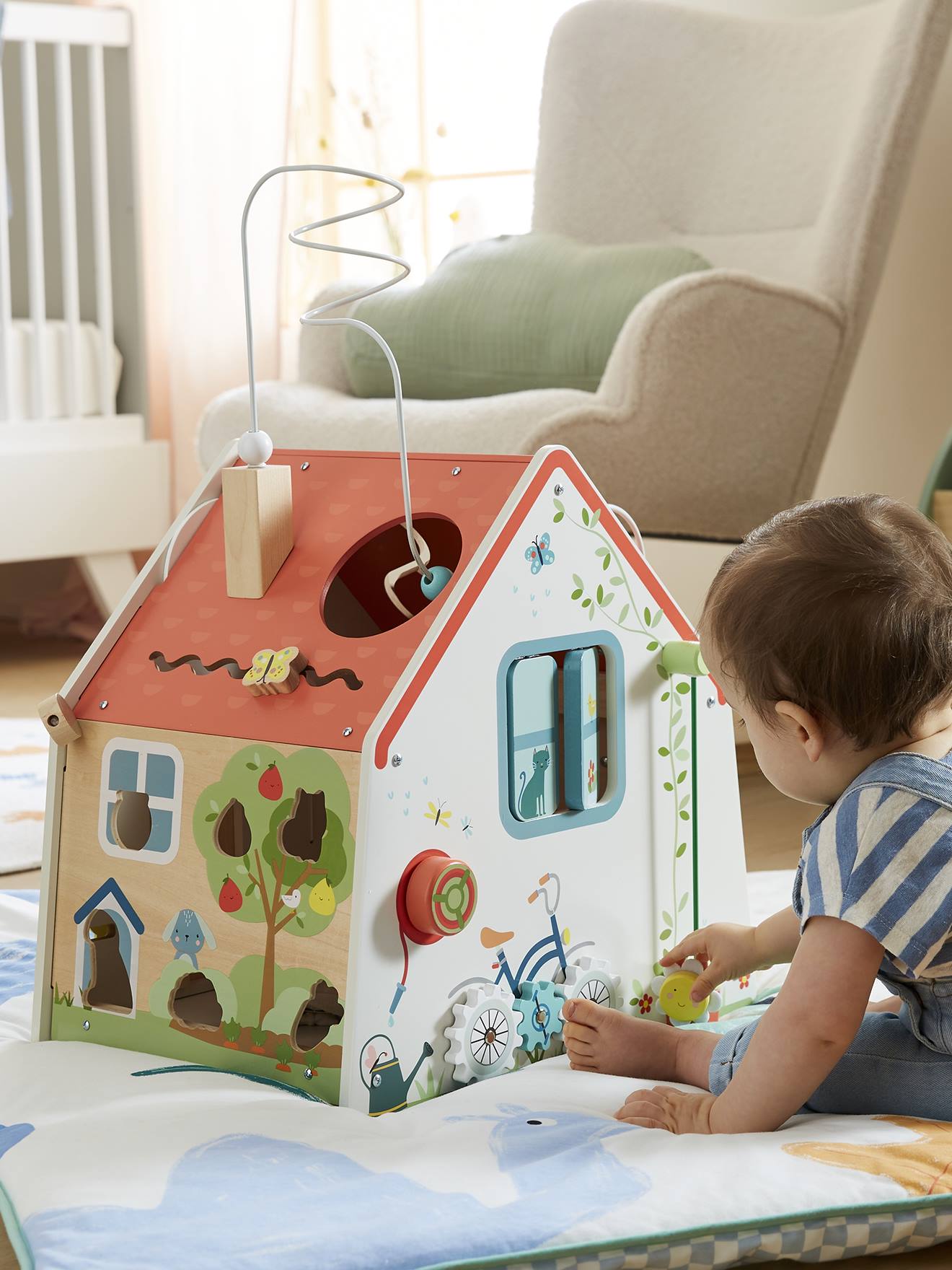 Grande casa de atividades em madeira com certificação FSC®.