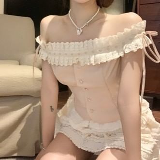 Letme - Off-shoulder crop top met ruches en knopen