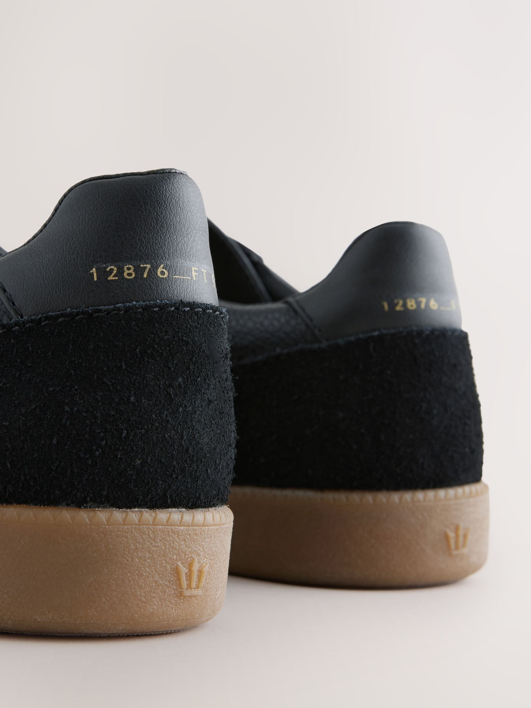 Zwart - Chic-casual vetersneakers met suède afwerking