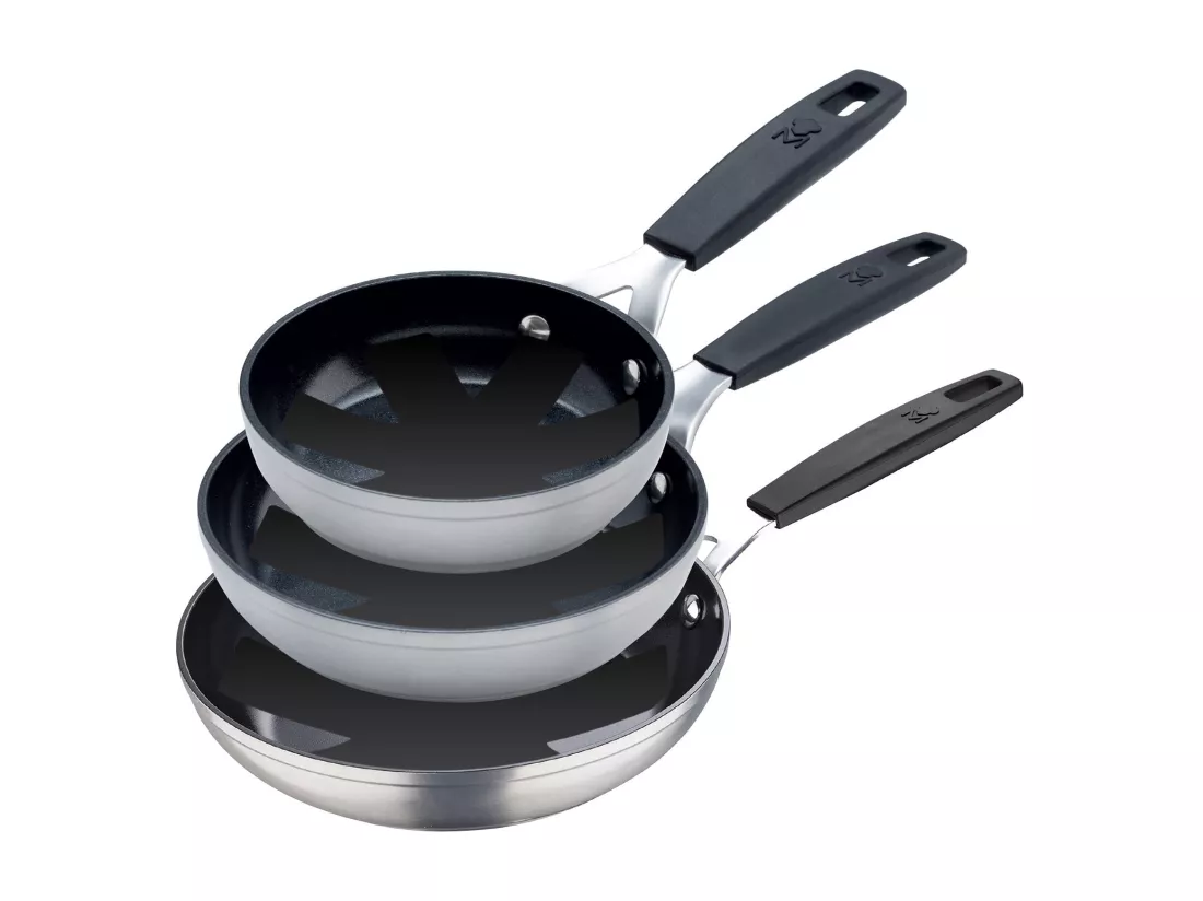 Set de 3 poêles Ø16Ø20Ø24cm et 3 protections MasterPRO Antiadhésives en Aluminium Forgé