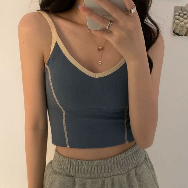 Moon City - Cropped camisoletop met contrasterende rand