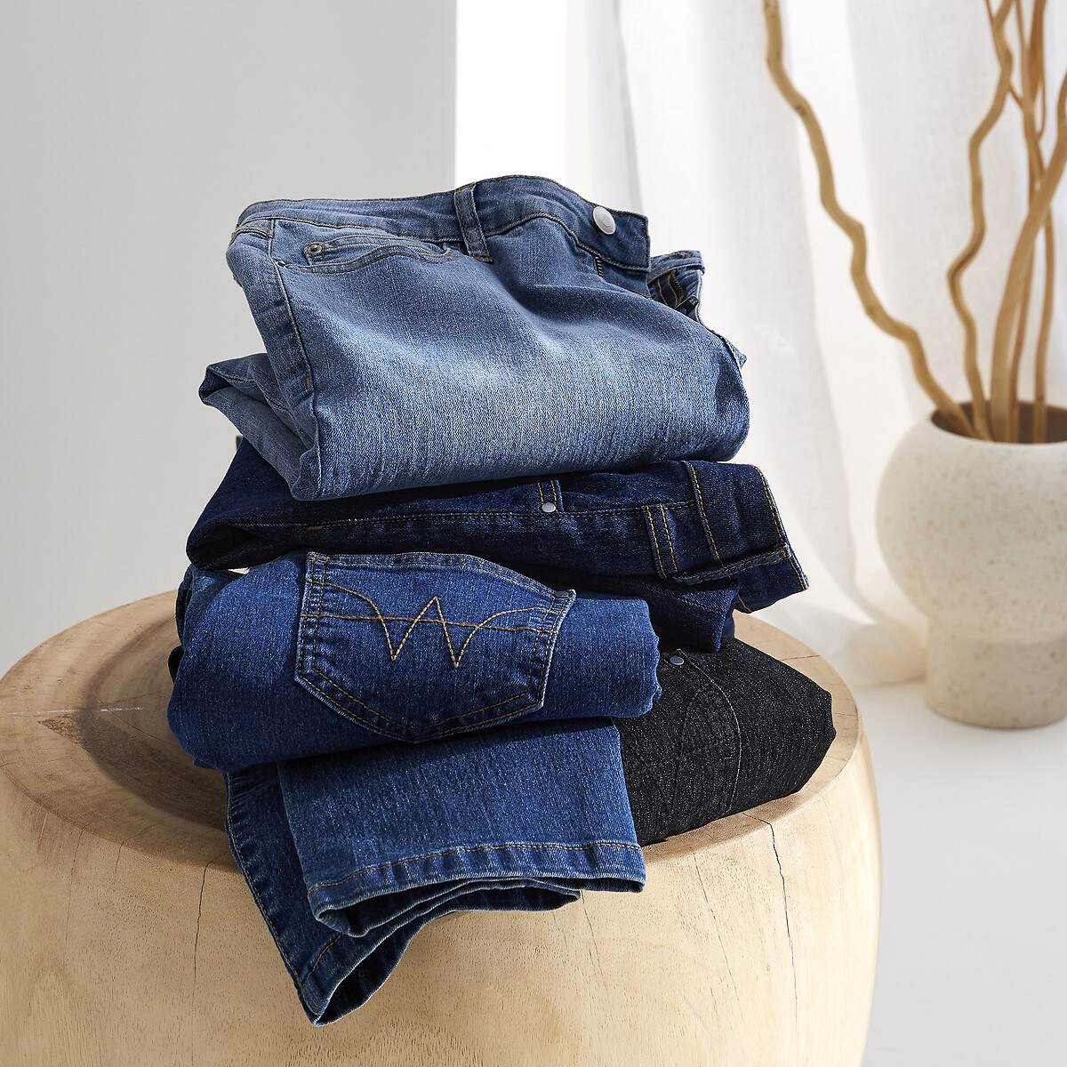 ANNE WEYBURN<br>Calça jeans reta normal