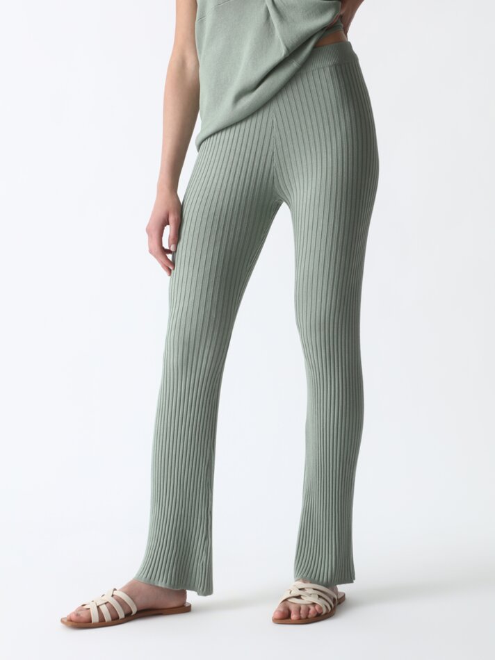 Calça flare canelada - Cáqui claro