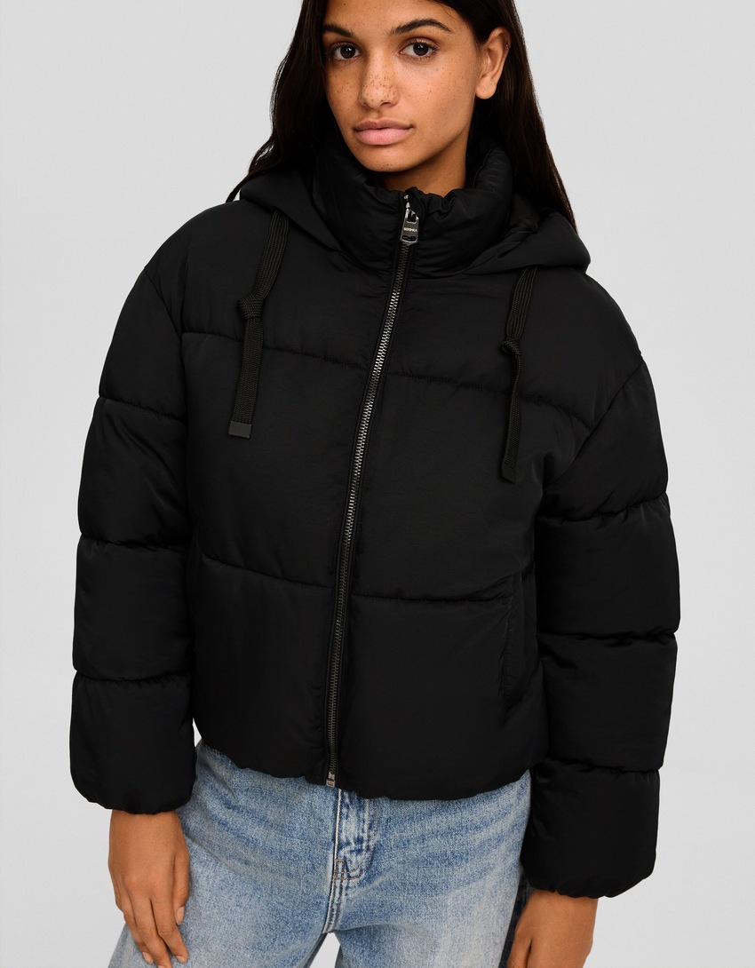Jaqueta puffer oversized com capuz