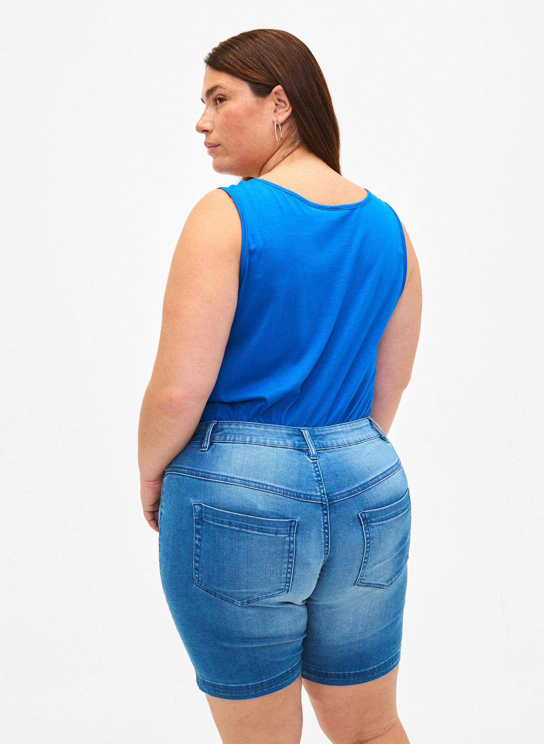 Slim fit Emily shorts med normal talje