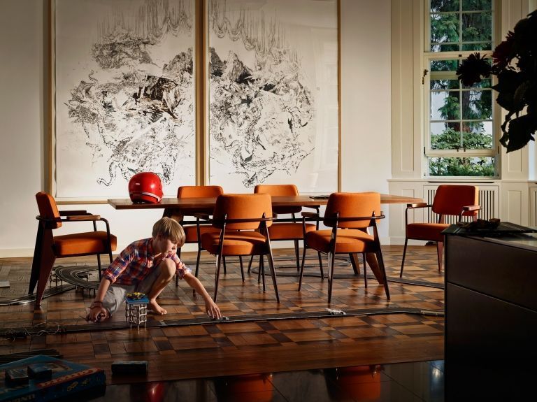 Vitra EM Table tafel 200x90, massief eiken, diepzwart